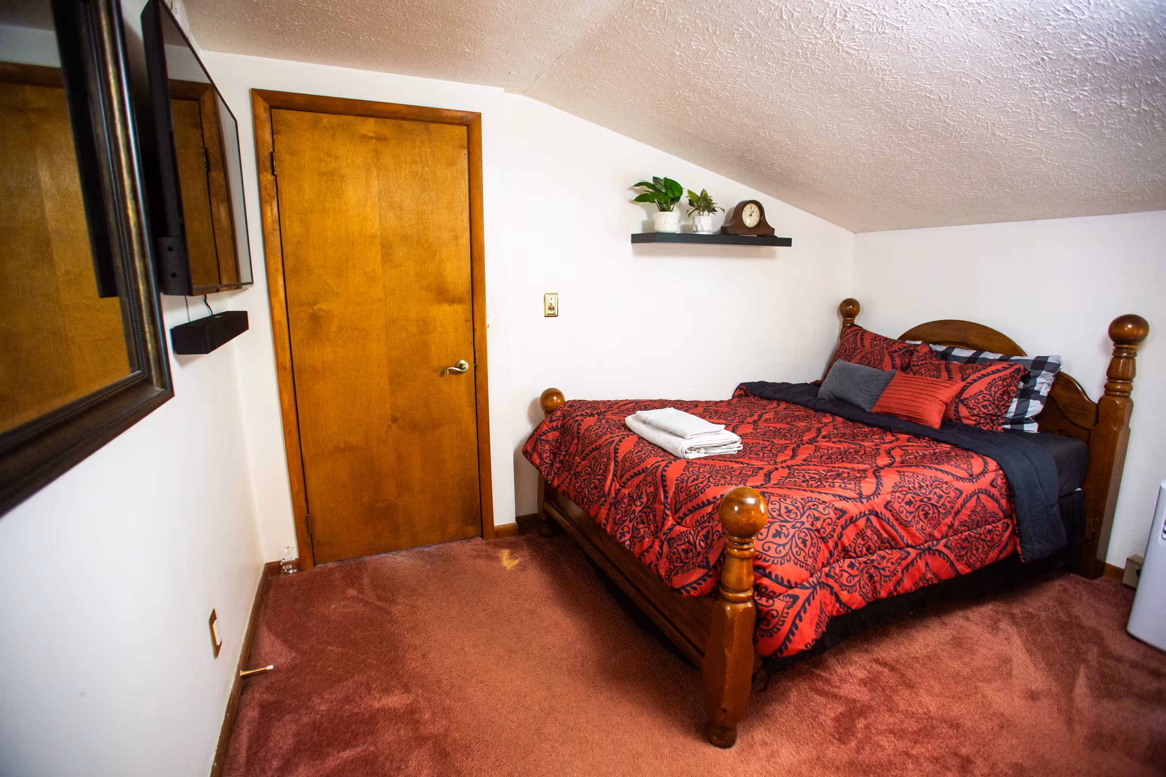 Broad Cottage bedroom with red and black bedding