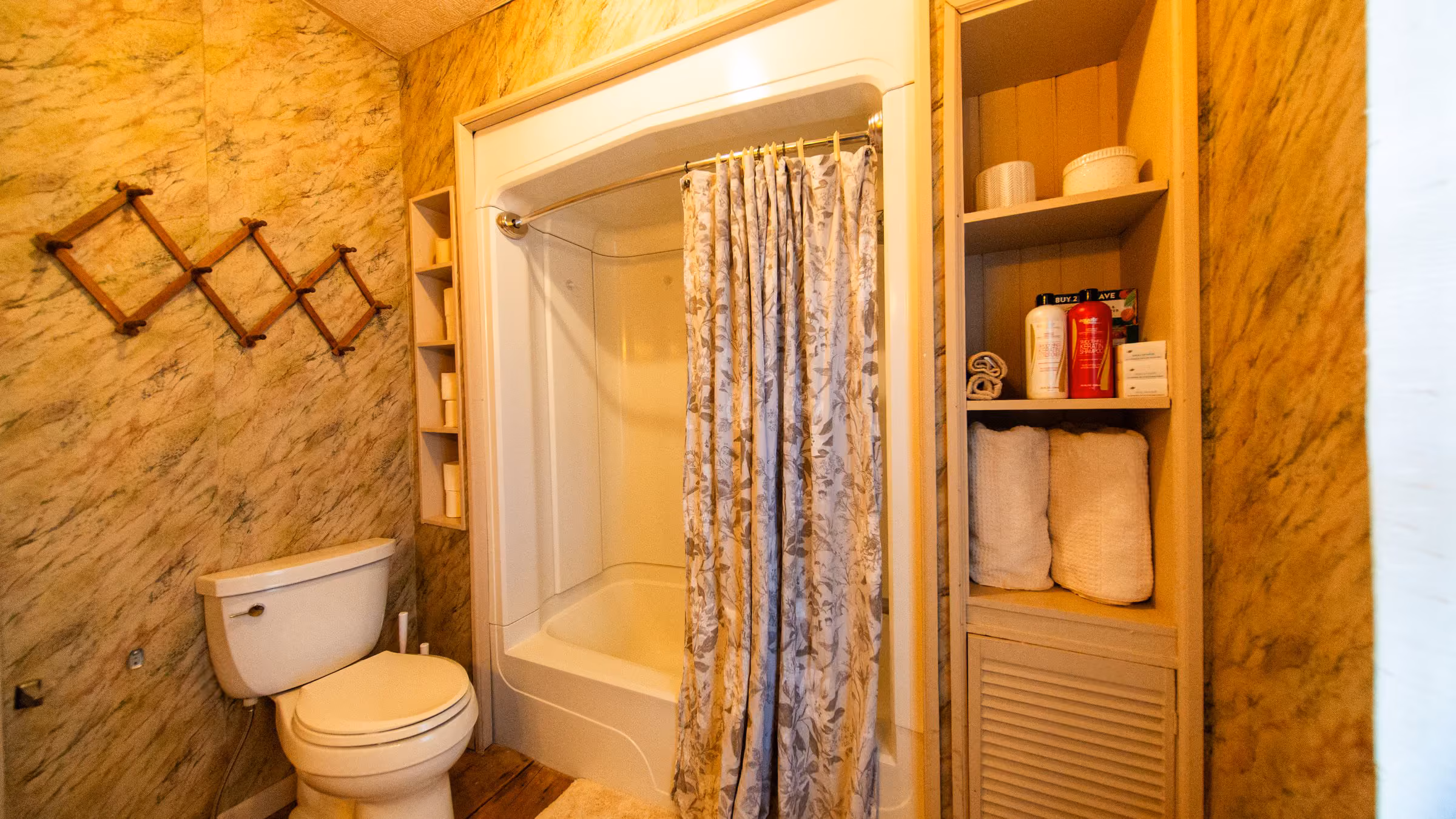 Henrietta Cottage bathroom with shower and storage