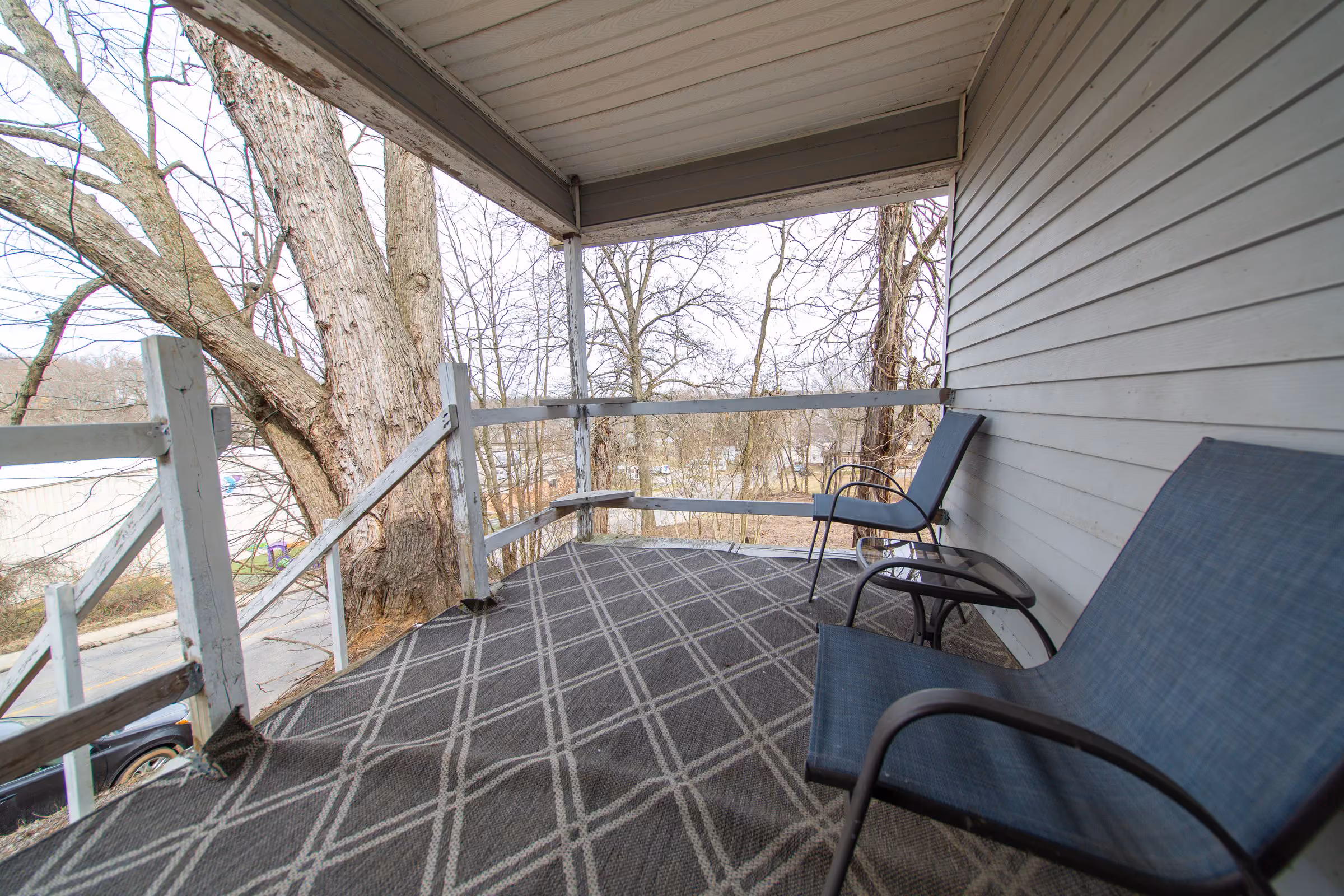 Oak Cottage covered porch with outdoor seating and tree view