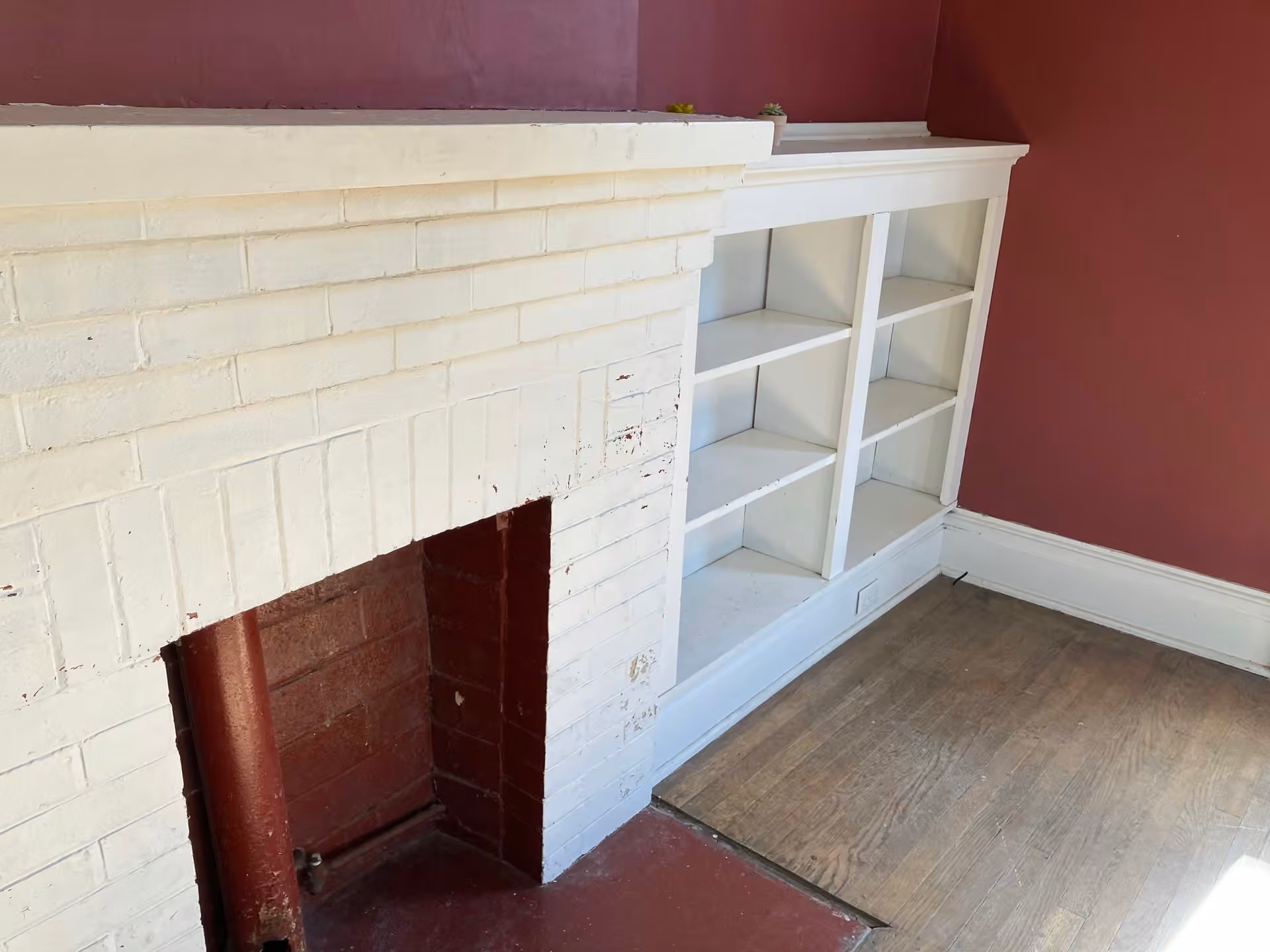 Virginia Cottage living room with white fireplace and built-in shelving