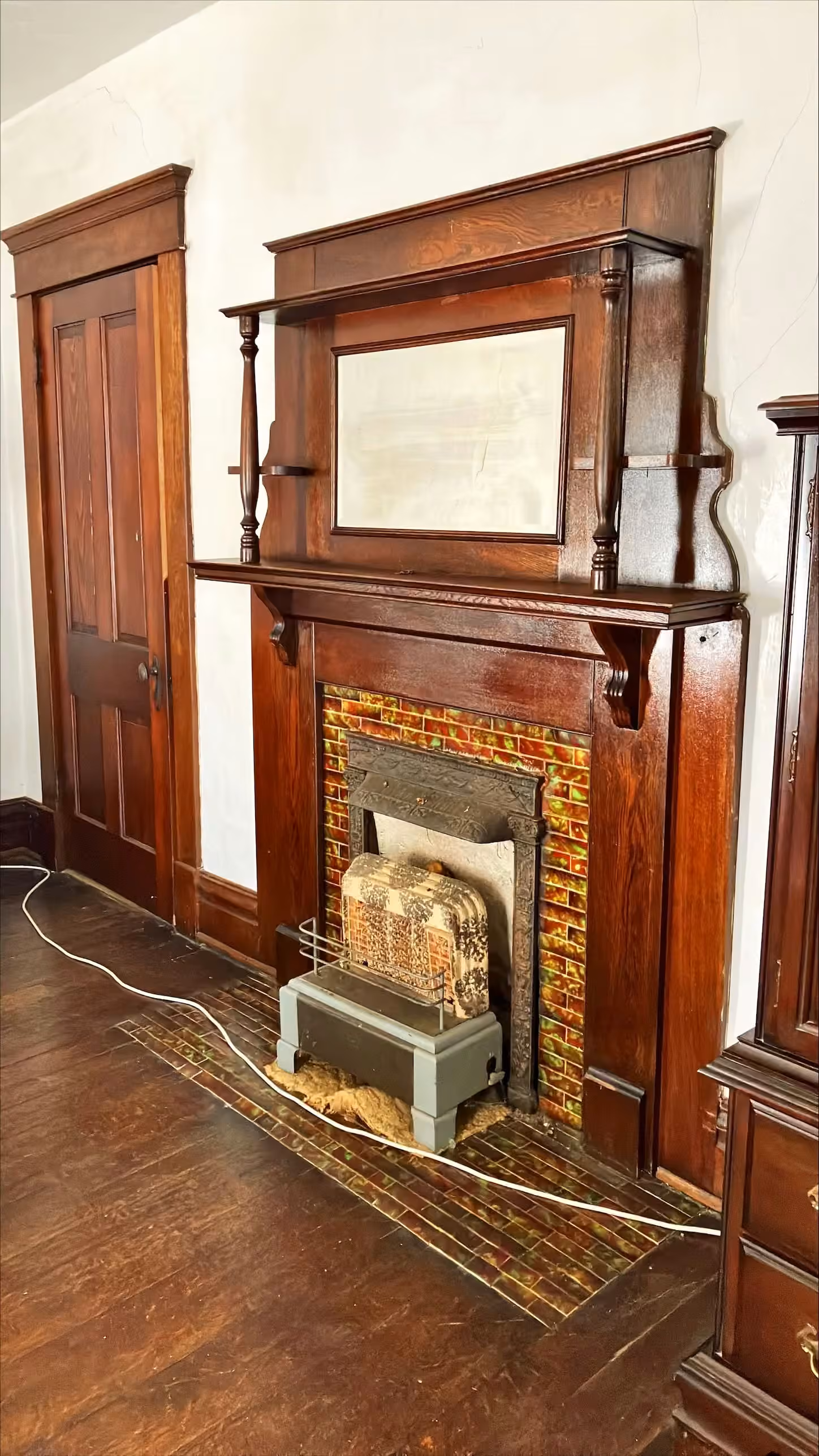 White Cottage living room fireplace and built-in shelving