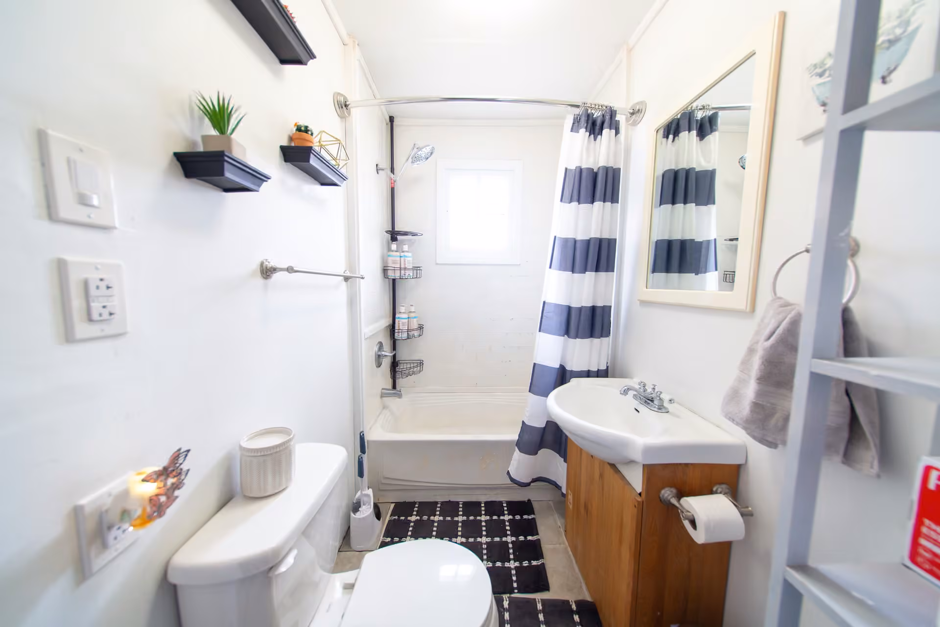 Oak Cottage full bathroom with wood vanity